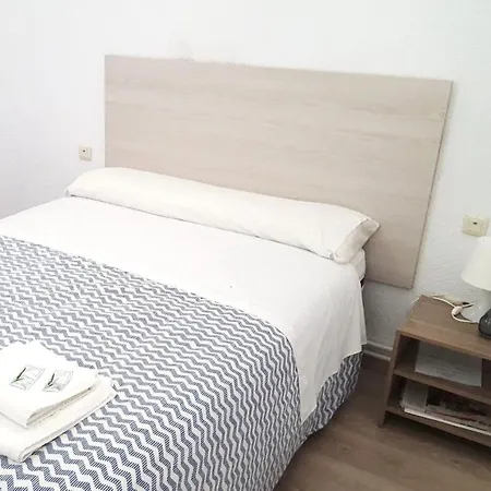 Hostal Montserrat Auberge de jeunesse *