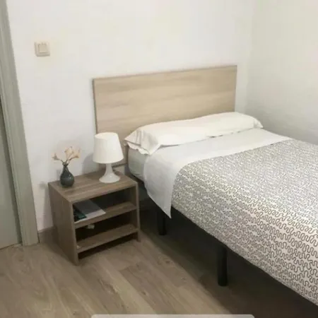 Hostal Montserrat Auberge de jeunesse *