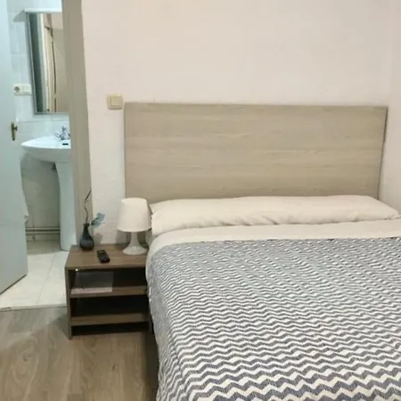 Hostal Montserrat *