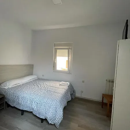 Hostal Montserrat Auberge de jeunesse *